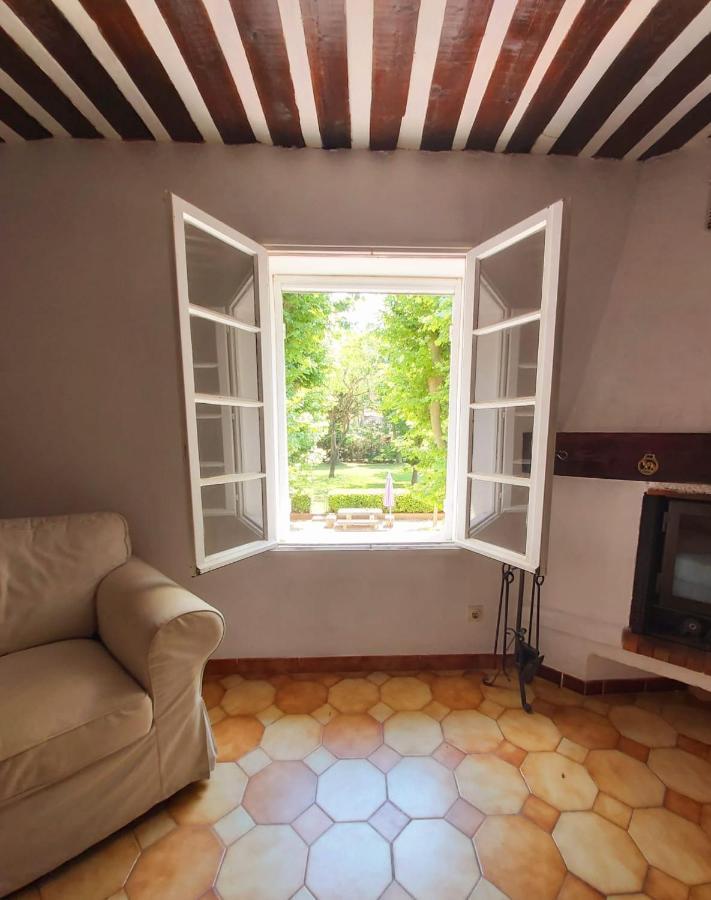 Eblouissant Appartement Au Calme D'Une Residence Avec Piscine Idealement Situe Au Pied Du Colorado Provencal Dans Le Prestigieux Luberon Rustrel Exteriér fotografie