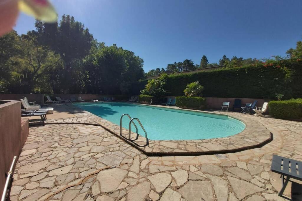 Eblouissant Appartement Au Calme D'Une Residence Avec Piscine Idealement Situe Au Pied Du Colorado Provencal Dans Le Prestigieux Luberon Rustrel Exteriér fotografie