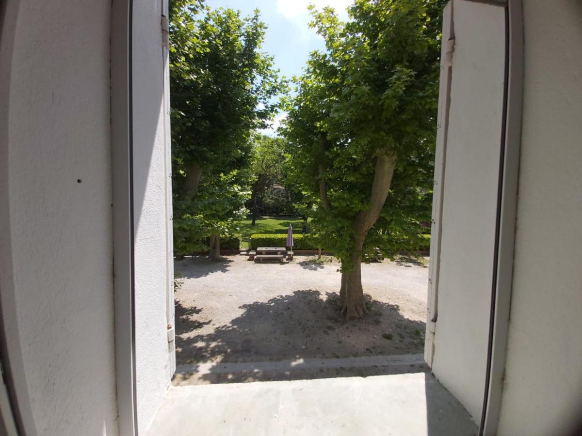 Eblouissant Appartement Au Calme D'Une Residence Avec Piscine Idealement Situe Au Pied Du Colorado Provencal Dans Le Prestigieux Luberon Rustrel Exteriér fotografie