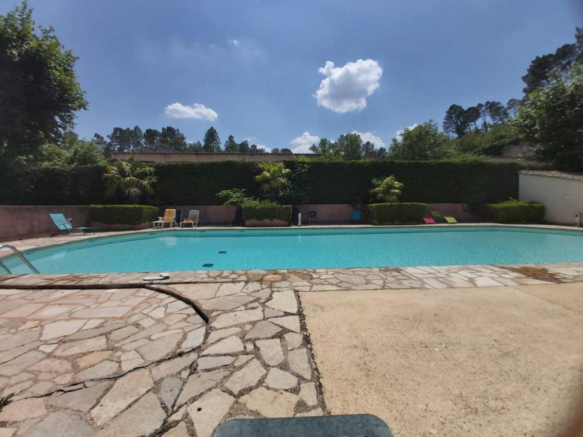 Eblouissant Appartement Au Calme D'Une Residence Avec Piscine Idealement Situe Au Pied Du Colorado Provencal Dans Le Prestigieux Luberon Rustrel Exteriér fotografie