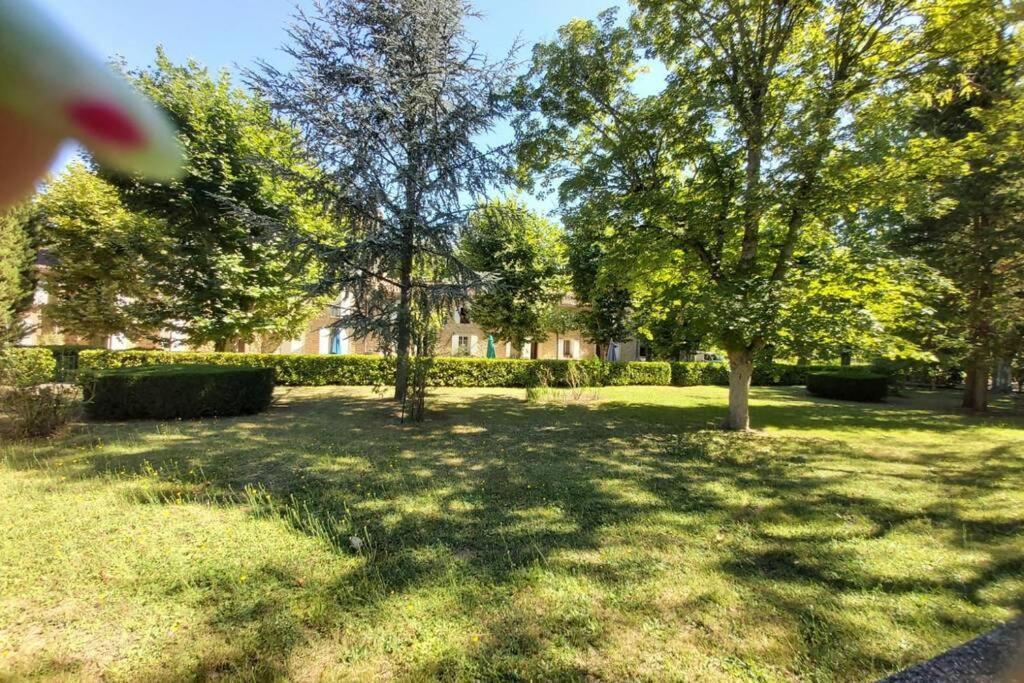 Eblouissant Appartement Au Calme D'Une Residence Avec Piscine Idealement Situe Au Pied Du Colorado Provencal Dans Le Prestigieux Luberon Rustrel Exteriér fotografie